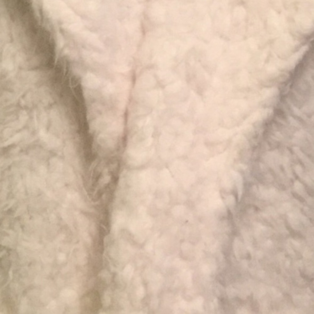 🎉HOST PICK🎉CLEARANCE IVORY SHAGGY FAUX FUR COAT - Picture 6 of 7